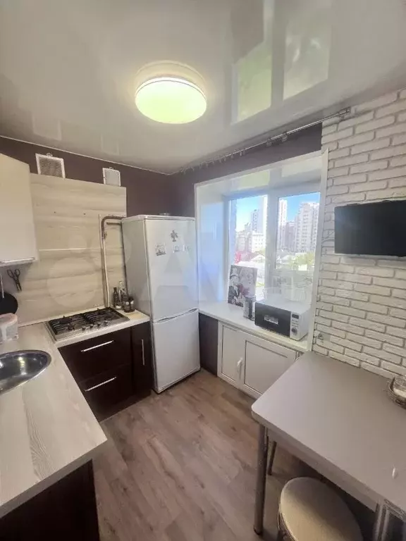 2-к. квартира, 42 м, 5/5 эт. - Фото 1