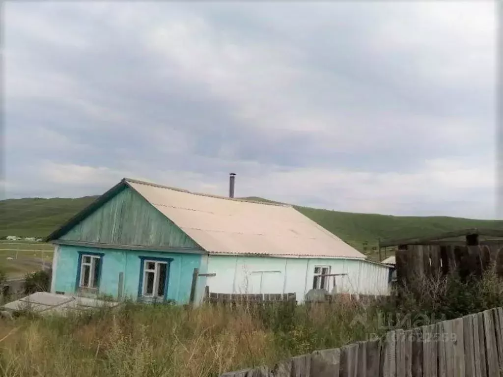 Дом в Забайкальский край, Могойтуйский район, с. Верхняя Ага ул. ... - Фото 1