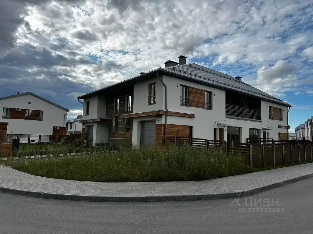 Таунхаус в Тюменская область, Тюмень Трактовая ул. (150 м) - Фото 1