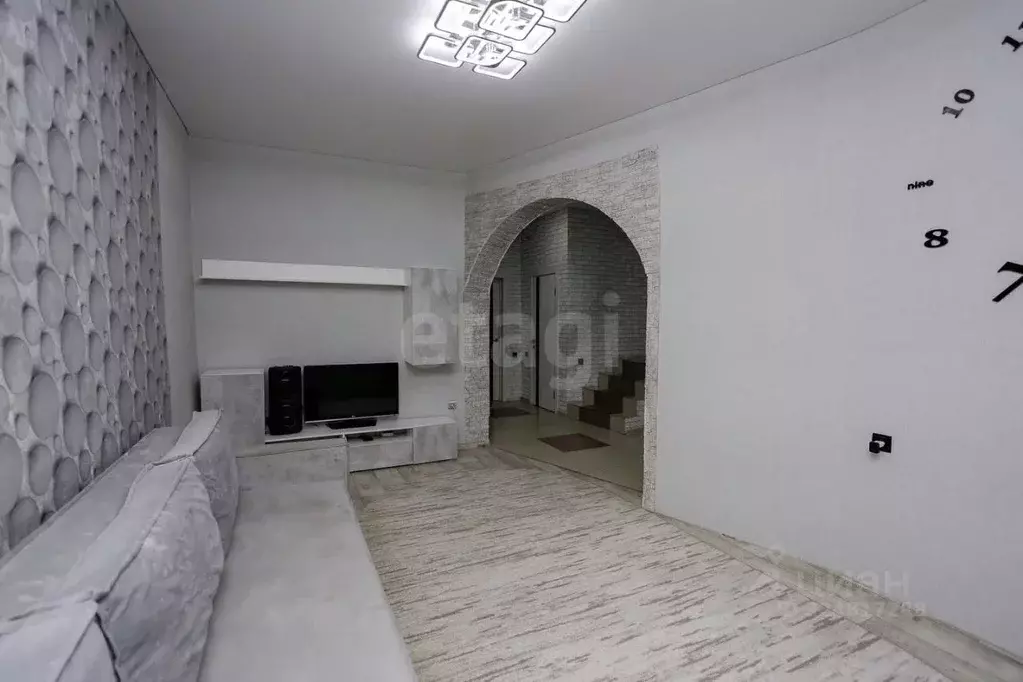 Дом в Оренбургская область, Оренбург ул. Макаровой-Мутновой, 188 (233 ... - Фото 1