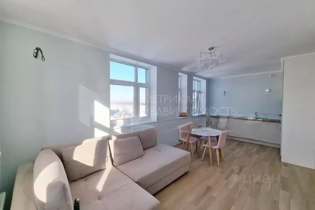 2-к кв. Тюменская область, Тюмень ул. Тимофея Чаркова, 91 (64.0 м) - Фото 1