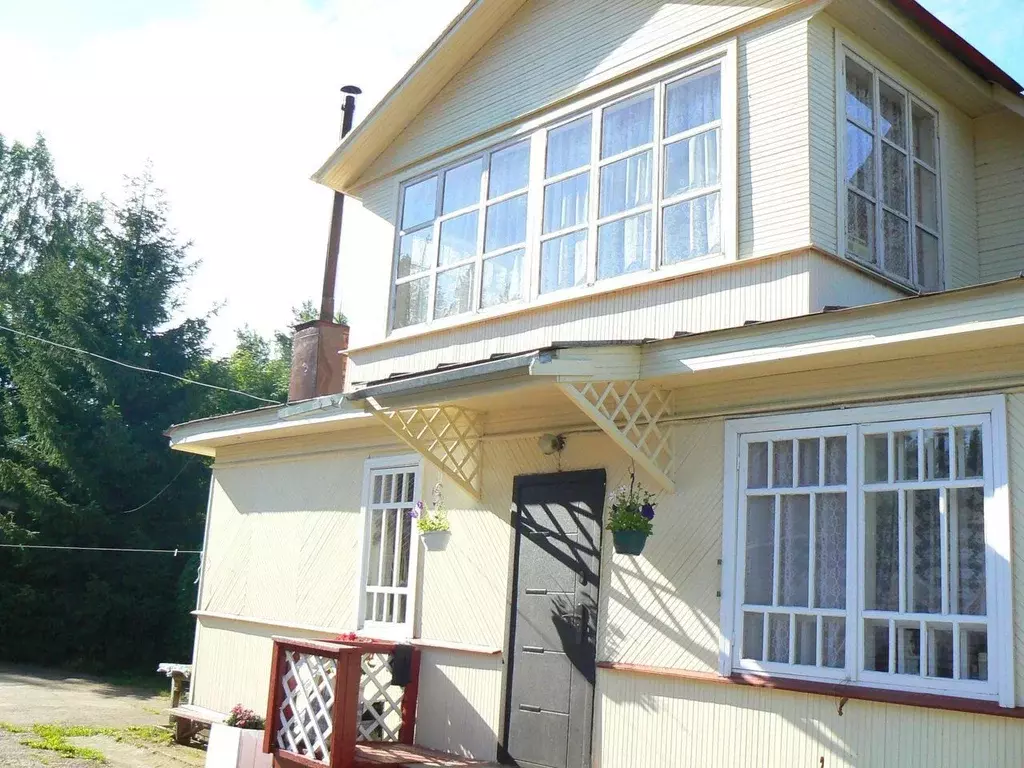 Дом в Ленинградская область, Выборгский район, Рощинское городское ... - Фото 1