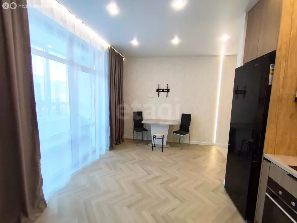 Квартира-студия: Тюмень, улица Братьев Бондаревых, 5 (25.1 м) - Фото 2