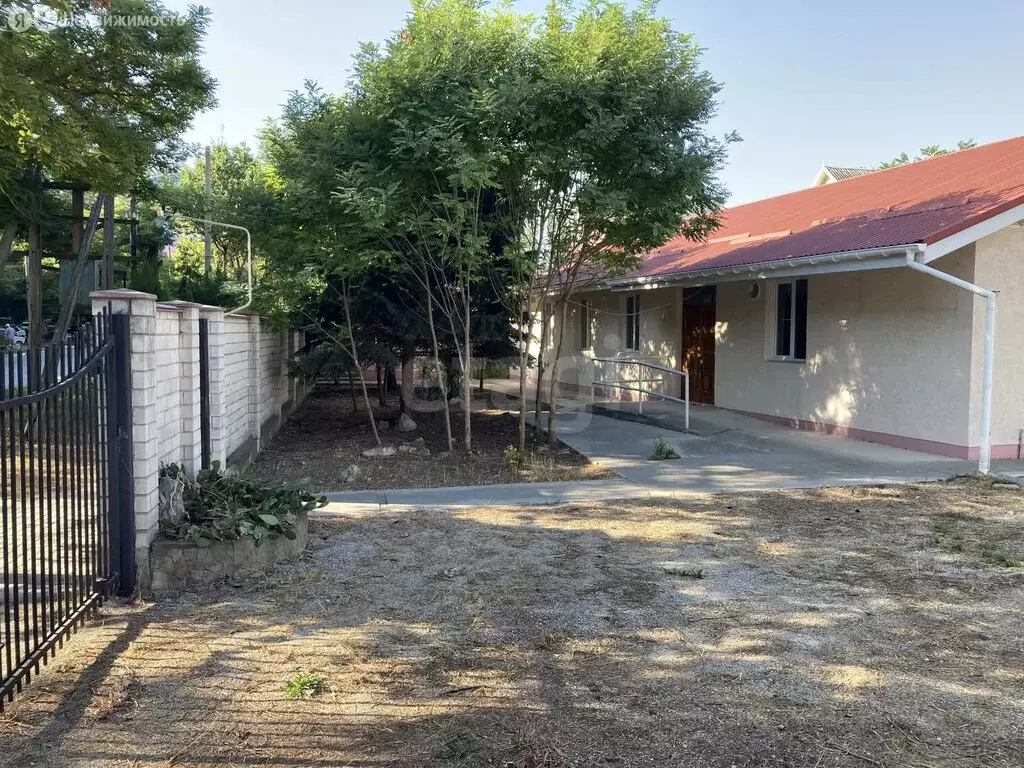 Дом в Феодосия, улица Чкалова, 73 (212 м) - Фото 1