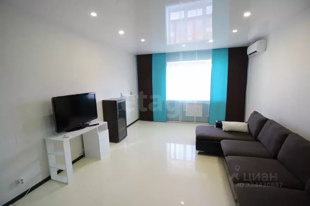 2-к кв. Красноярский край, Красноярск ул. Белопольского, 2А (70.0 м) - Фото 1