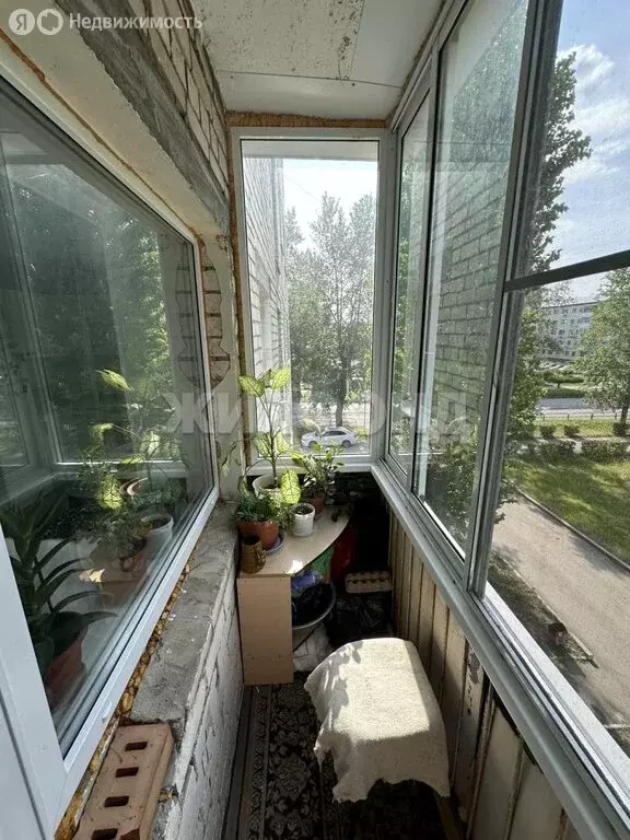 3-комнатная квартира: Тольятти, улица Ларина, 64 (56 м) - Фото 0
