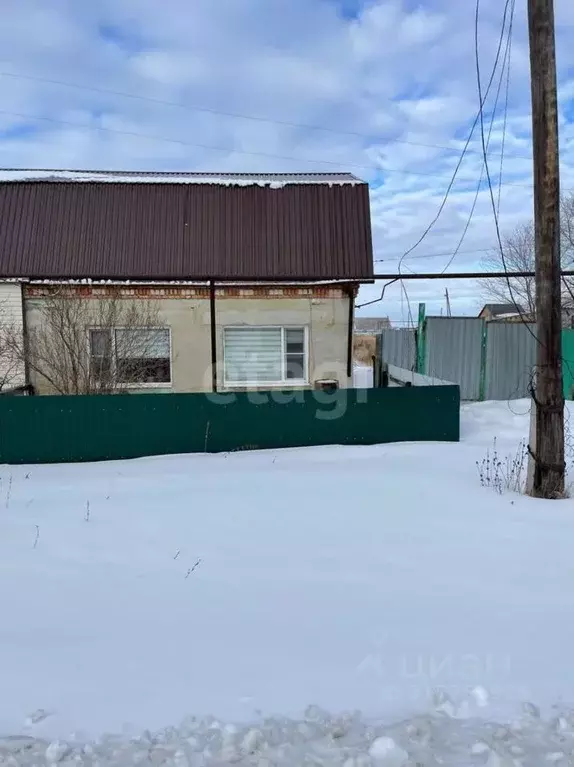 Дом в Челябинская область, пос. Увельский ул. Октябрьская, 58кв1 (70 ... - Фото 0