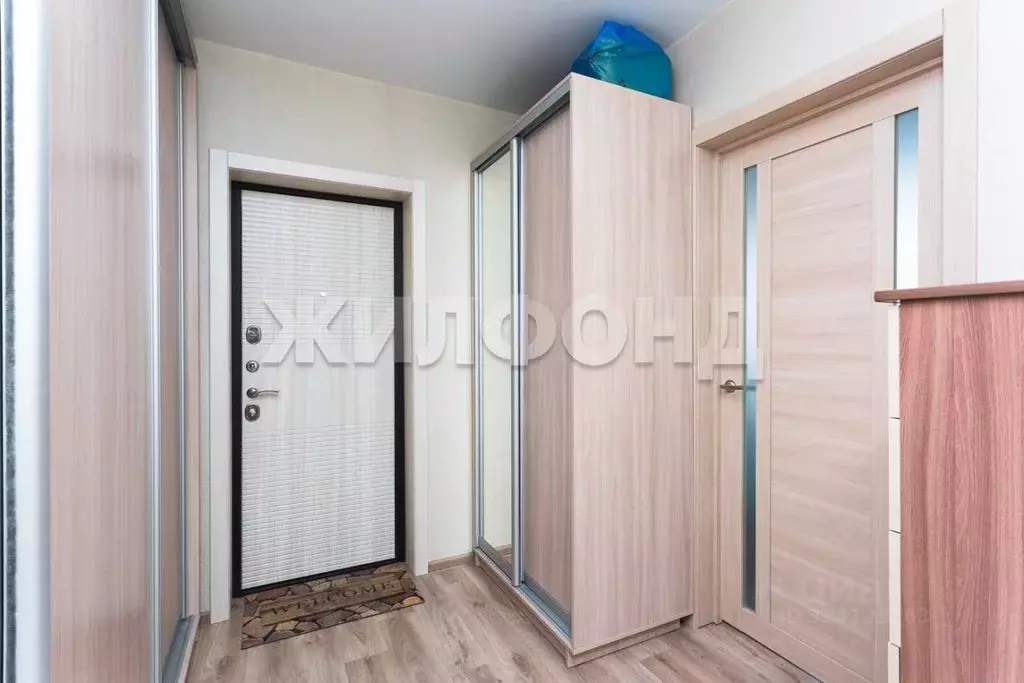 3-к кв. Новосибирская область, Новосибирск ул. Виктора Шевелева, 24 ... - Фото 2