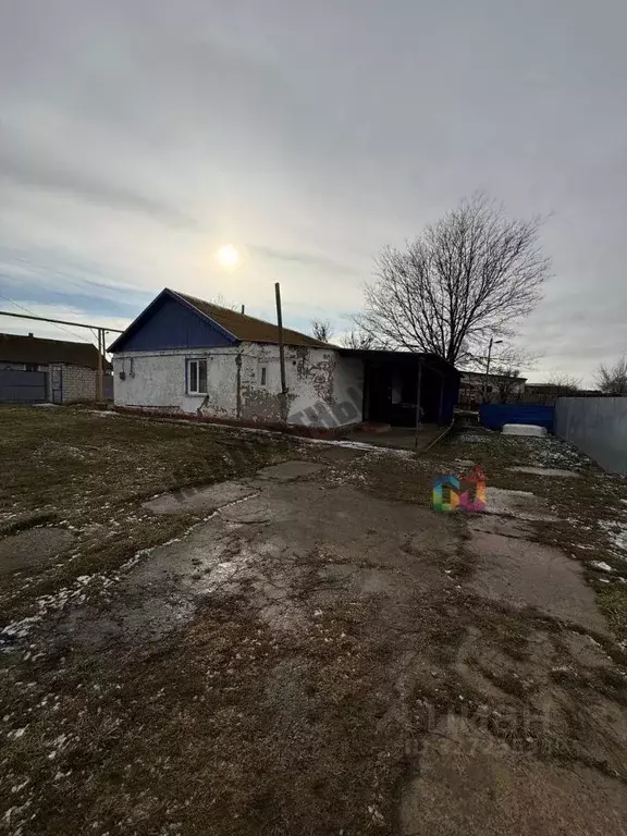 Дом в Калмыкия, Ики-Бурульский район, пос. Бага Бурул ул. Гагарина, 13 ... - Фото 1
