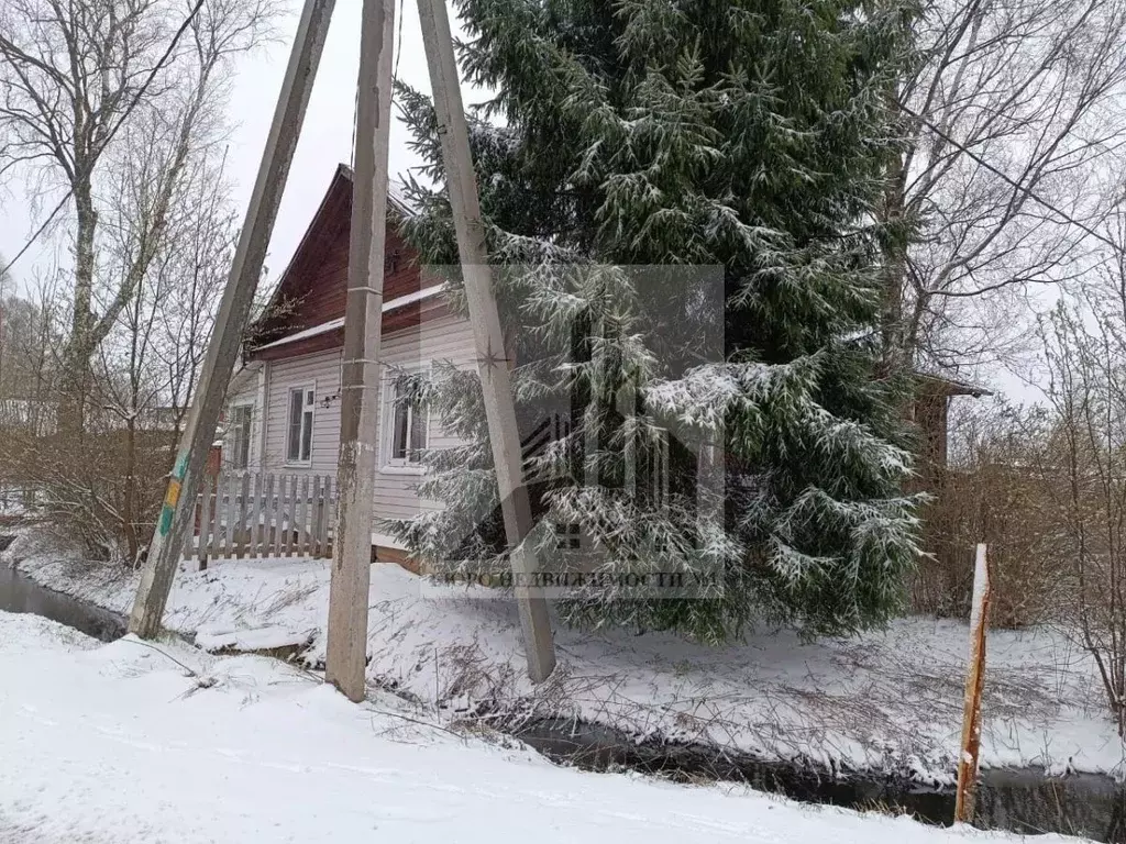 Дом в Ленинградская область, Тихвин Большая Заводская ул., 13 (68 м) - Фото 0