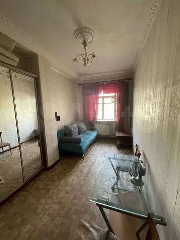 Комната 12 м в 8-к., 2/2 эт. - Фото 0