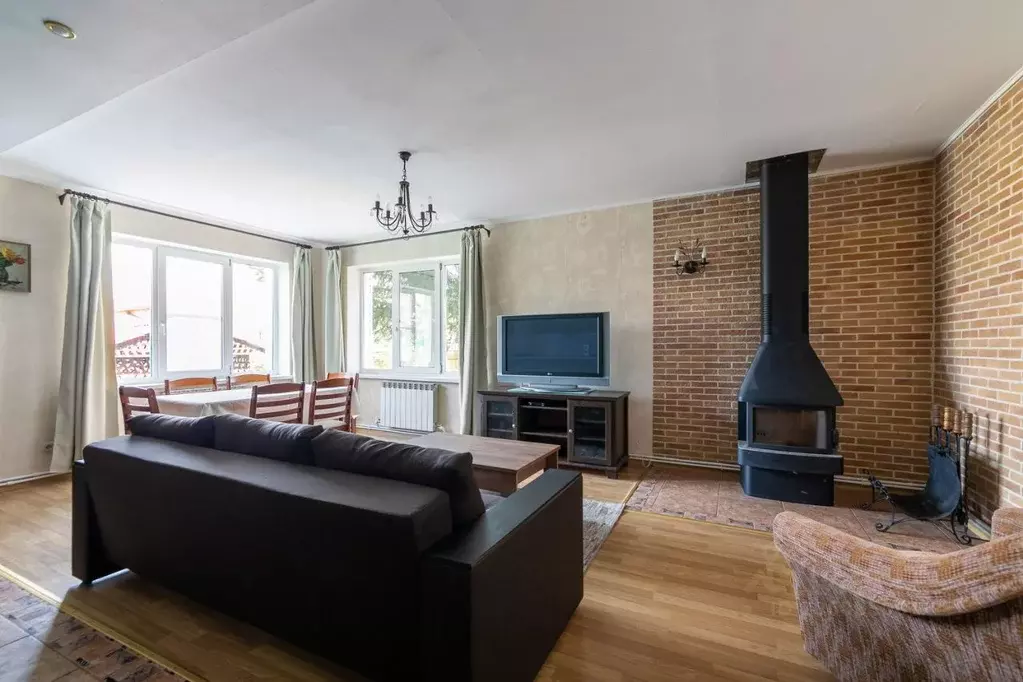 Коттедж в Санкт-Петербург, Санкт-Петербург, Павловск ул. Луначарского ... - Фото 1