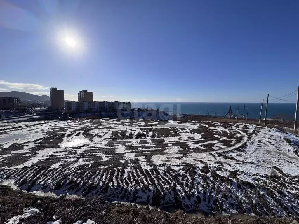 Участок в Сахалинская область, Холмск ул. 60 лет Октября (16.5 сот.) - Фото 1