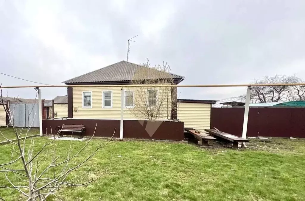 Дом в Белгородская область, Старооскольский городской округ, с. ... - Фото 1