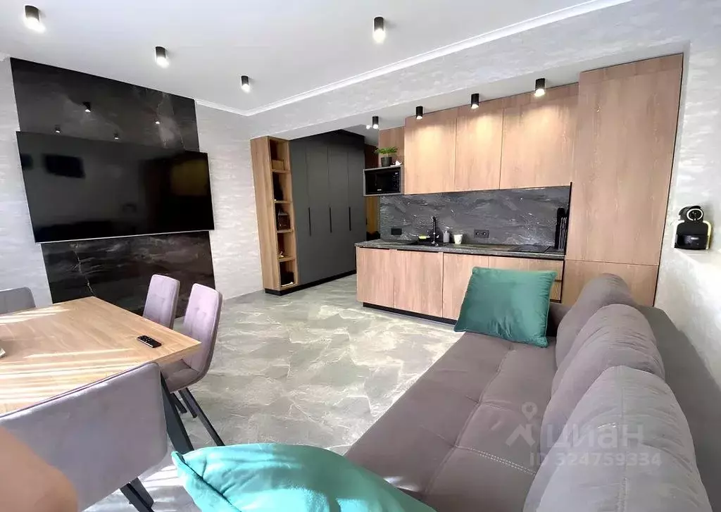 Дом в Краснодарский край, Сочи Красная Поляна пгт, ул. Защитников ... - Фото 1