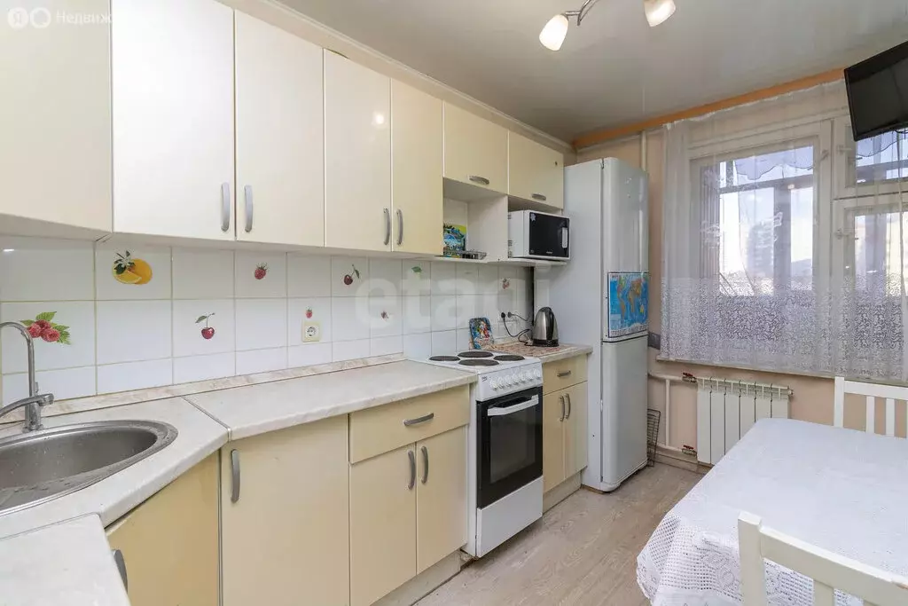 3-комнатная квартира: Тюмень, улица Салтыкова-Щедрина, 59 (63.1 м) - Фото 1