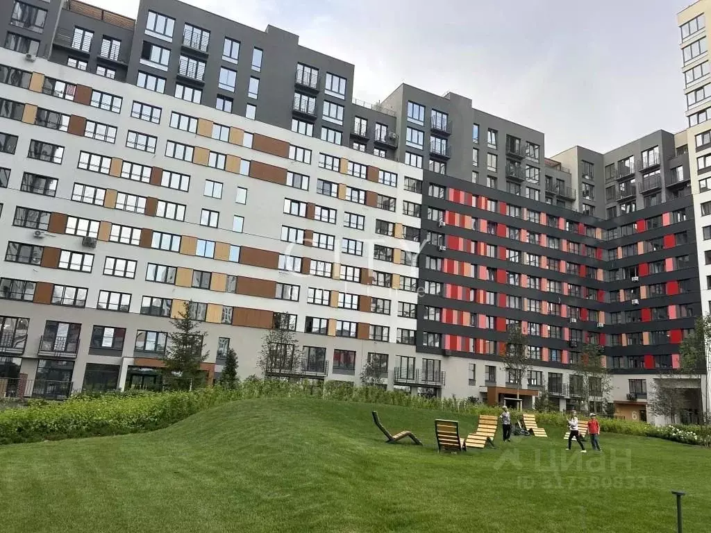 2-к кв. Тюменская область, Тюмень ул. 50 лет Октября, 57Бк2 (72.7 м) - Фото 0