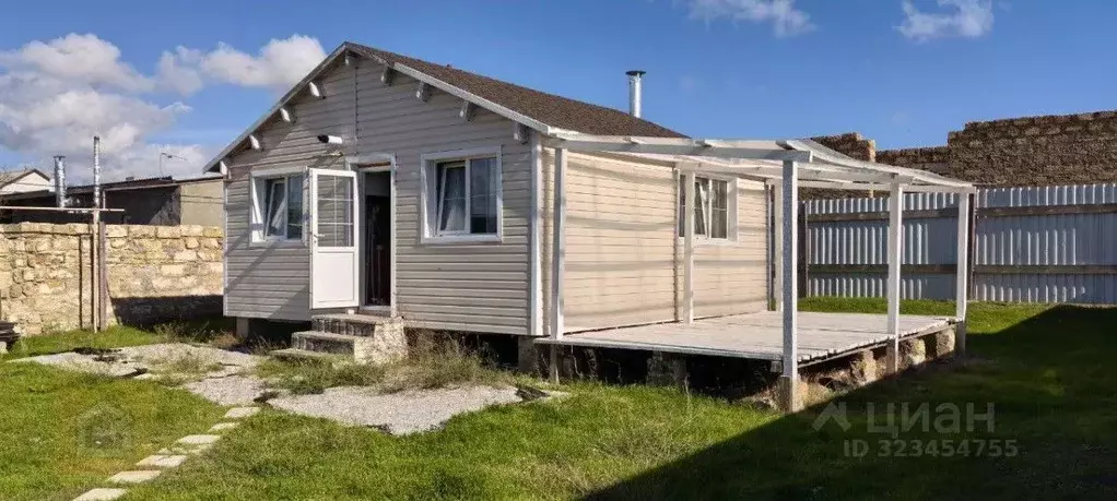 Дом в Крым, Сакский район, с. Суворовское ул. Верхняя, 21Д (32 м) - Фото 1