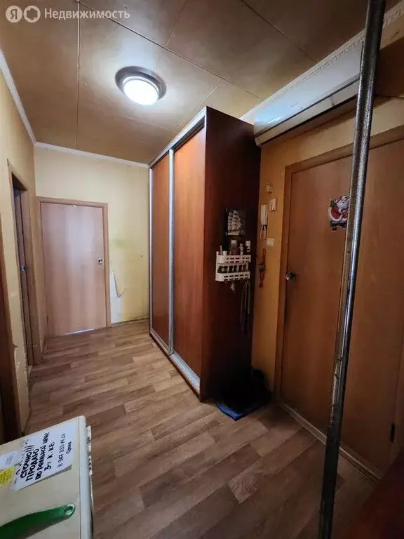 3-комнатная квартира: Астрахань, улица Михаила Луконина, 4 (63.5 м) - Фото 1