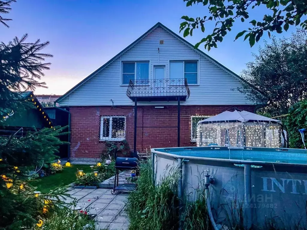 Дом в Свердловская область, Екатеринбург пер. Лебяжий, 3А (200 м) - Фото 1