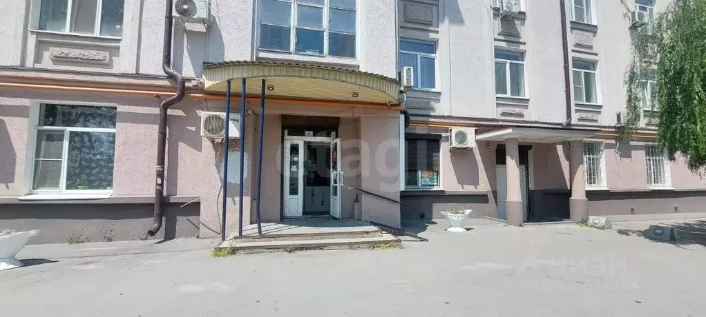 Торговая площадь в Ростовская область, Новочеркасск ул. Петрова, 21 ... - Фото 1