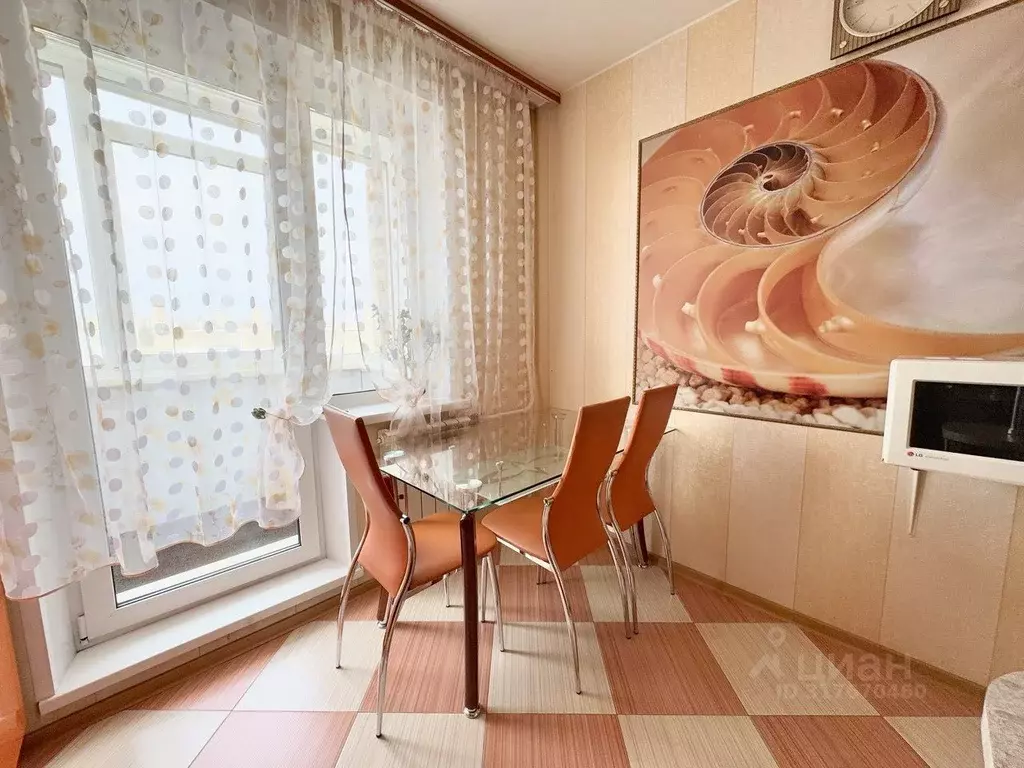 3-к кв. Красноярский край, Красноярск 9 Мая ул., 40 (68.2 м) - Фото 0
