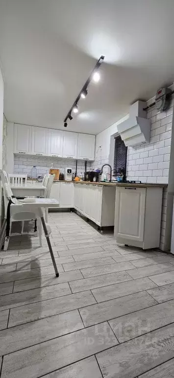 Дом в Астраханская область, Астрахань ул. Пушкина (50 м) - Фото 1