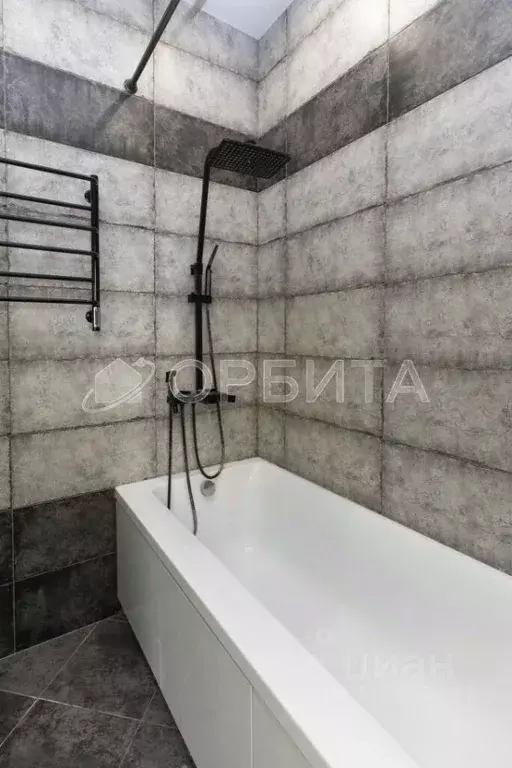 3-к кв. Тюменская область, Тюмень ул. Краснооктябрьская, 14 (74.1 м) - Фото 1