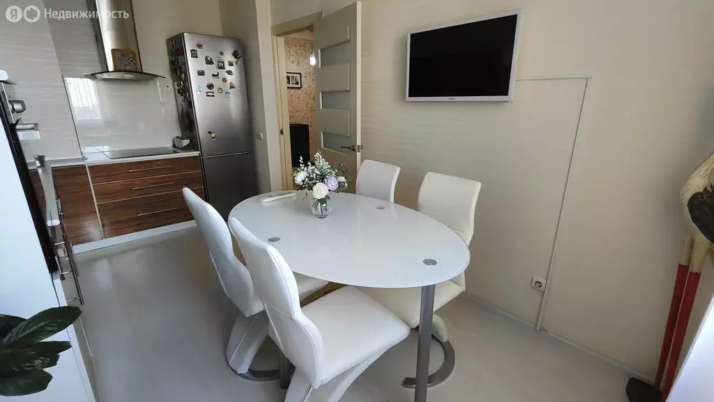 3-комнатная квартира: Казань, улица Хусаина Мавлютова, 42 (85.6 м) - Фото 1