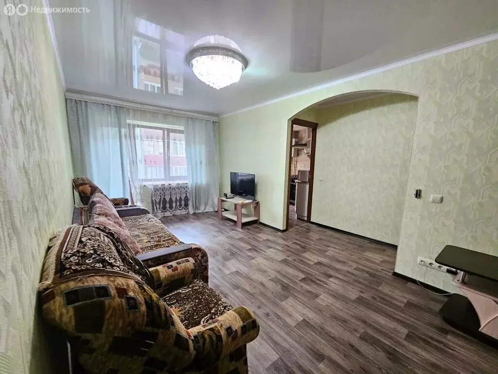 3-комнатная квартира: Зеленодольск, улица Карла Маркса (56.8 м) - Фото 1