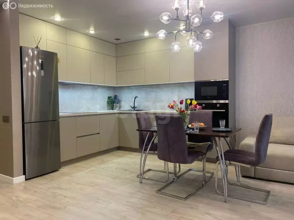 3-комнатная квартира: Саратов, улица имени Е.И. Пугачёва, 49А (64.5 м) - Фото 1