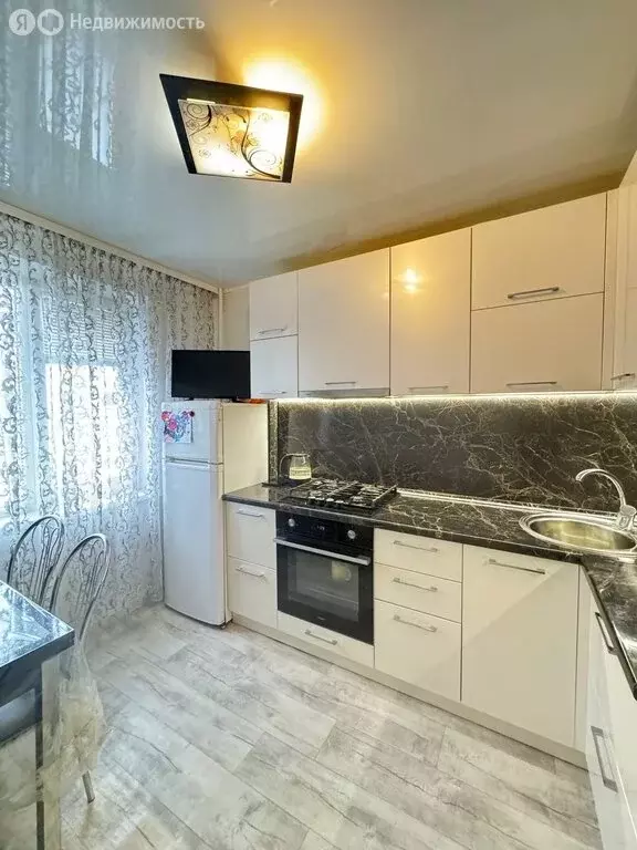 3-комнатная квартира: Магнитогорск, улица Ворошилова, 11 (64.9 м) - Фото 1