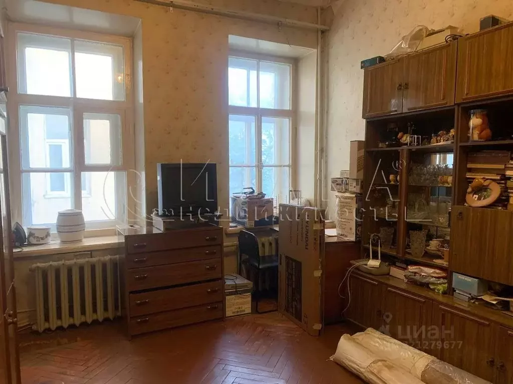 Комната Санкт-Петербург 10-я Васильевского острова линия, 39 (32.9 м) - Фото 1