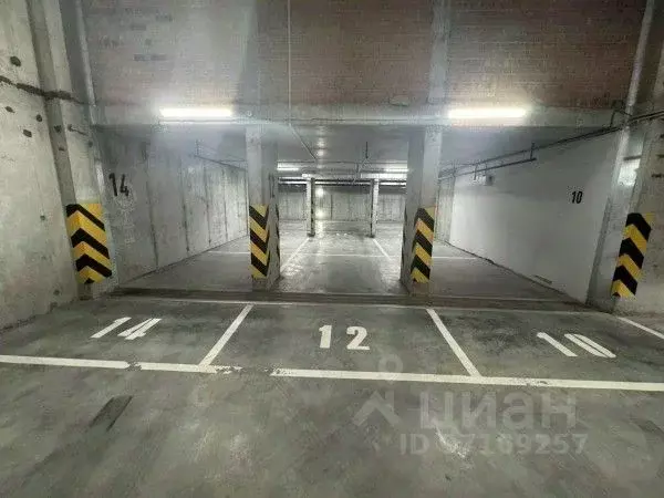 Гараж в Свердловская область, Екатеринбург ул. Азина, 31 (14 м) - Фото 1