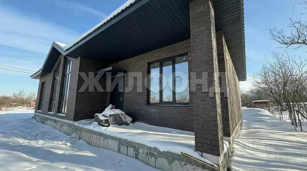 Дом в Брянская область, Брянский район, Снежское с/пос, с. Толмачево, ... - Фото 1