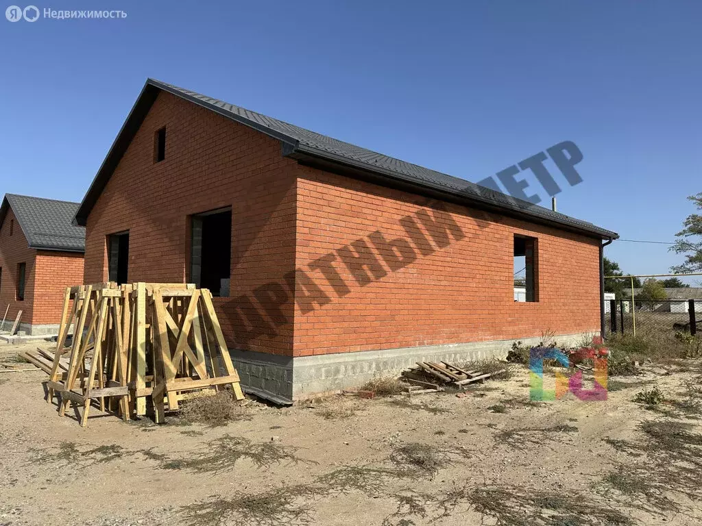 Дом в Троицкое, улица 60 лет Калмыкии (120 м) - Фото 0