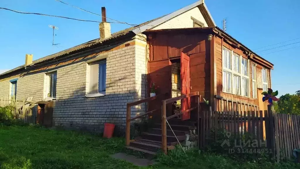 3-к кв. Псковская область, Стругокрасненский район, д. Подложье ул. ... - Фото 0