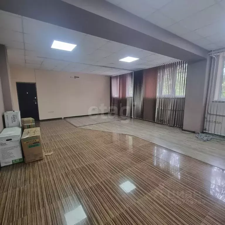 Офис в Северная Осетия, Владикавказ Черменское ш., 1 (100 м) - Фото 1