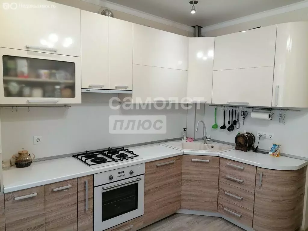 2-комнатная квартира: Ессентуки, улица Орджоникидзе, 84к6 (59.9 м) - Фото 1