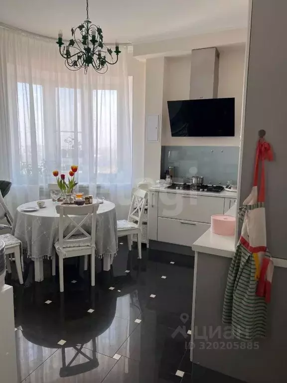3-к кв. Астраханская область, Астрахань ул. Латышева, 7В (88.6 м) - Фото 0