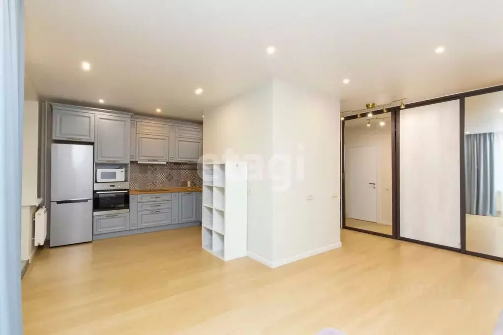 2-к кв. Тюменская область, Тюмень ул. Тимофея Чаркова, 79к3 (75.0 м) - Фото 2