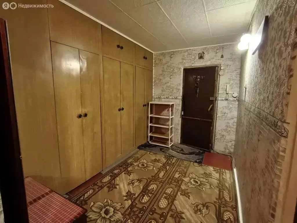 4-комнатная квартира: Барнаул, улица Сухэ-Батора, 8 (94 м) - Фото 1