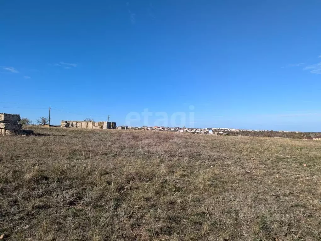 Участок в Крым, Черноморское пгт ул. Персиковая (4.5 сот.) - Фото 0
