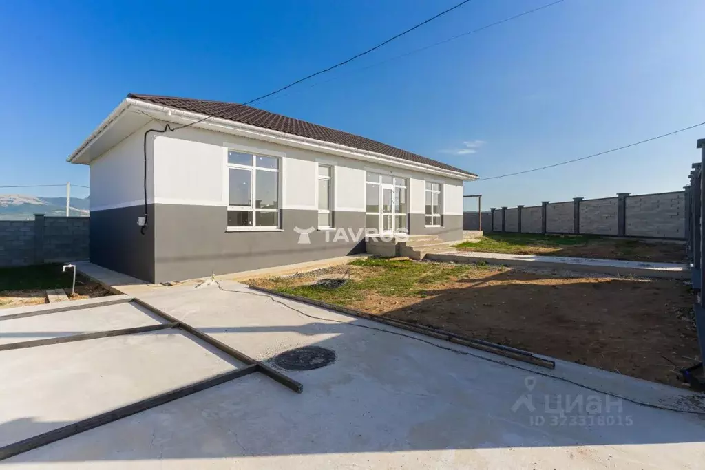 Дом в Крым, Симферопольский район, Добровское с/пос, с. Пионерское  ... - Фото 1