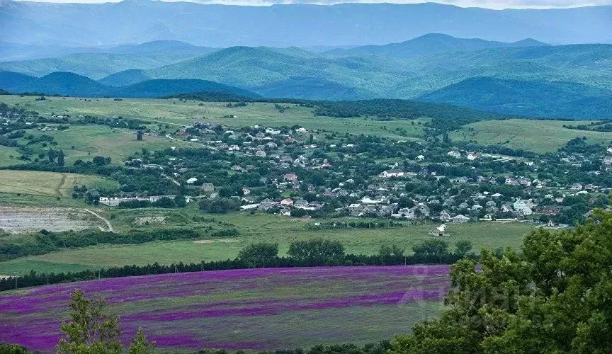 Участок в Крым, Симферопольский район, Перовское с/пос, с. ... - Фото 0