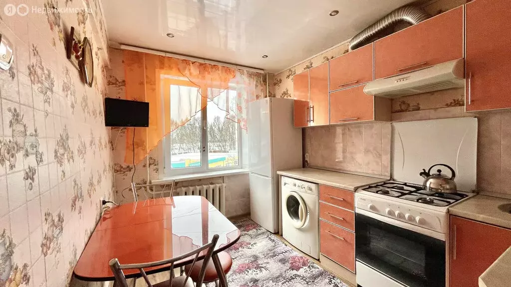 3-комнатная квартира: Брянск, улица Чернышевского, 72А (64 м) - Фото 1