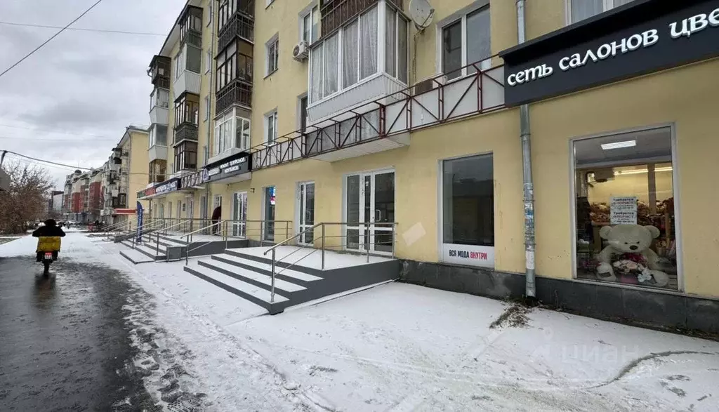 Торговая площадь в Свердловская область, Екатеринбург просп. ... - Фото 2