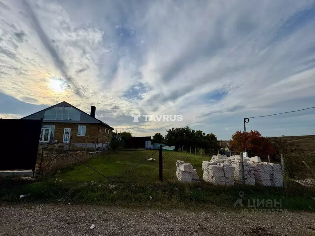 Участок в Крым, Симферопольский район, Перовское с/пос, Новозбурьевка ... - Фото 2