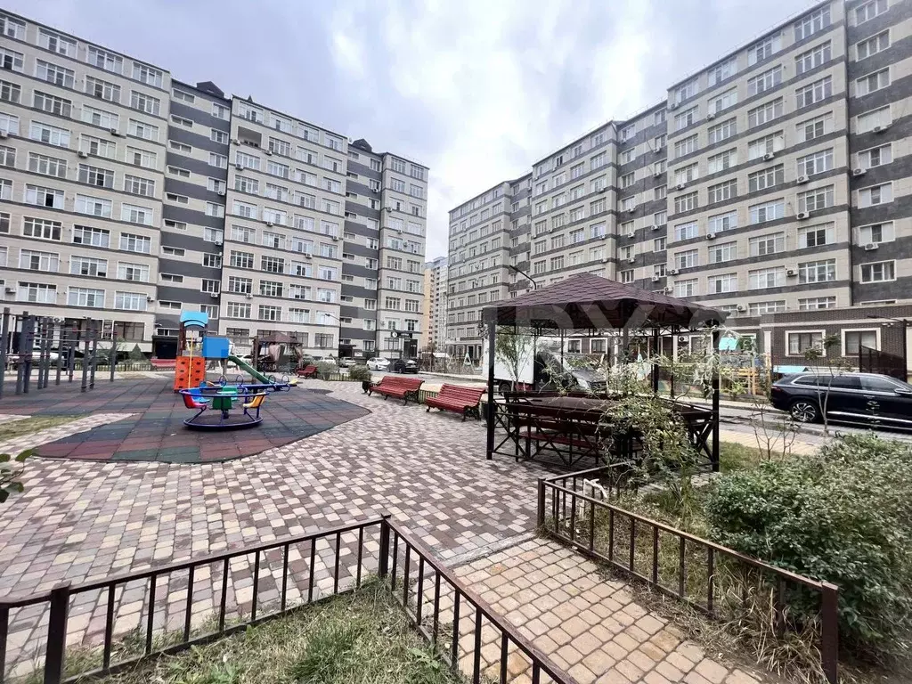 3-к кв. Дагестан, Каспийск ул. Молодежная, 2к2 (80.0 м) - Фото 0