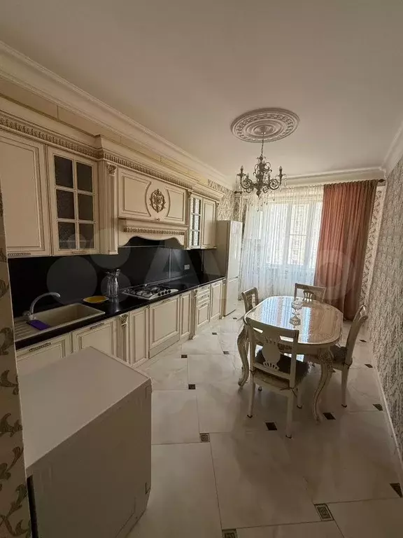 3-к. квартира, 130 м, 5/10 эт. - Фото 1